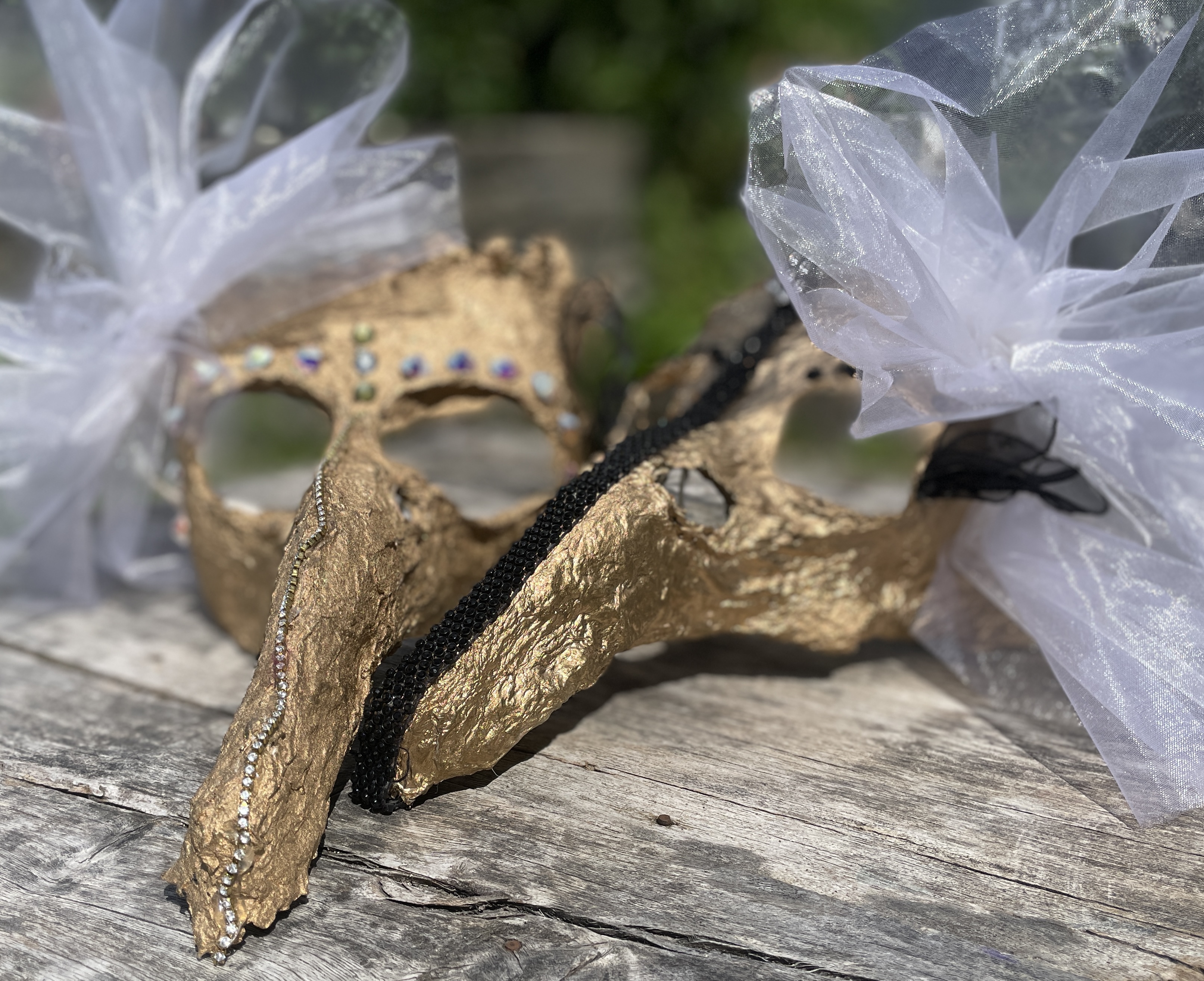 Masken auf Aufbewahrungsboxen, Symbol der Wertschätzung.